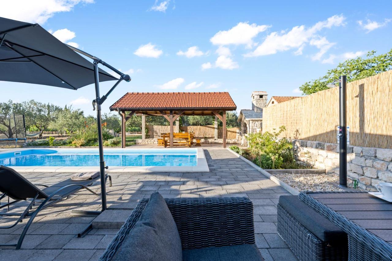 Olive Tree House With Jacuzzi, Wifi And 40M2 Pool Siritovci Exterior foto