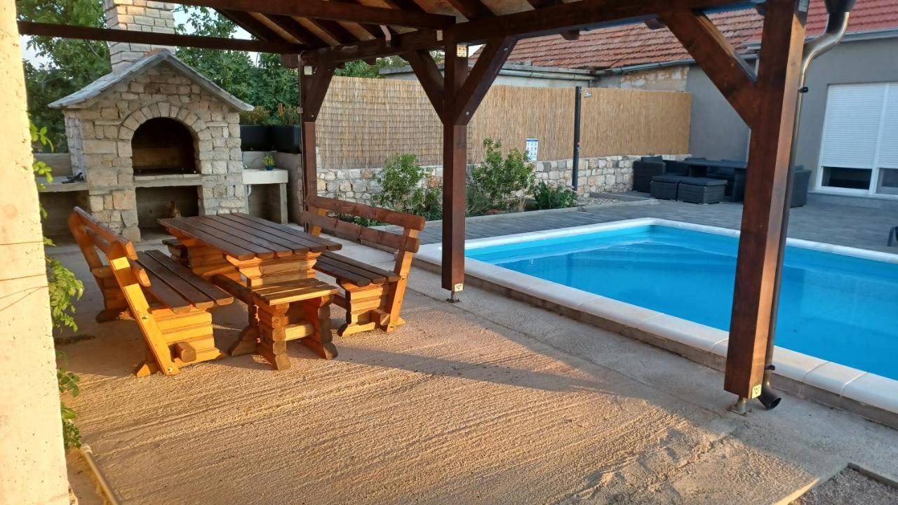 Olive Tree House With Jacuzzi, Wifi And 40M2 Pool Siritovci Exterior foto
