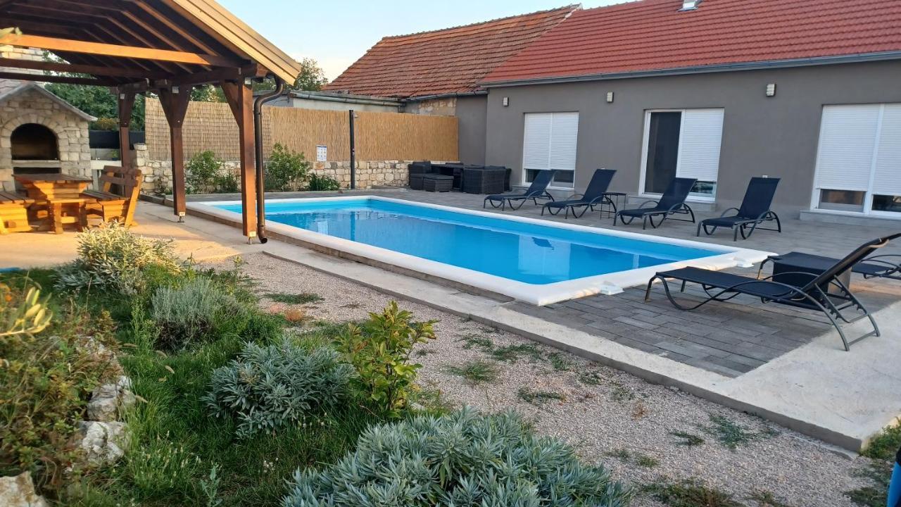 Olive Tree House With Jacuzzi, Wifi And 40M2 Pool Siritovci Exterior foto