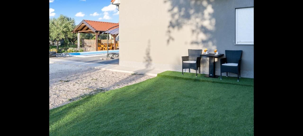 Olive Tree House With Jacuzzi, Wifi And 40M2 Pool Siritovci Exterior foto