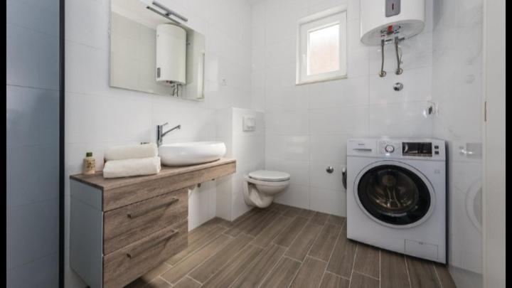 Olive Tree House With Jacuzzi, Wifi And 40M2 Pool Siritovci Exterior foto