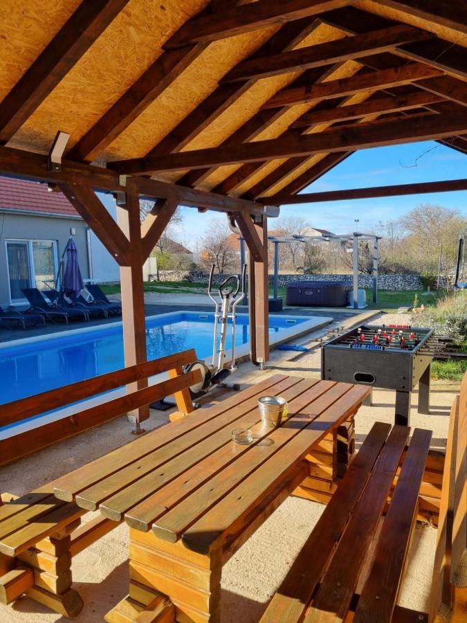 Olive Tree House With Jacuzzi, Wifi And 40M2 Pool Siritovci Exterior foto